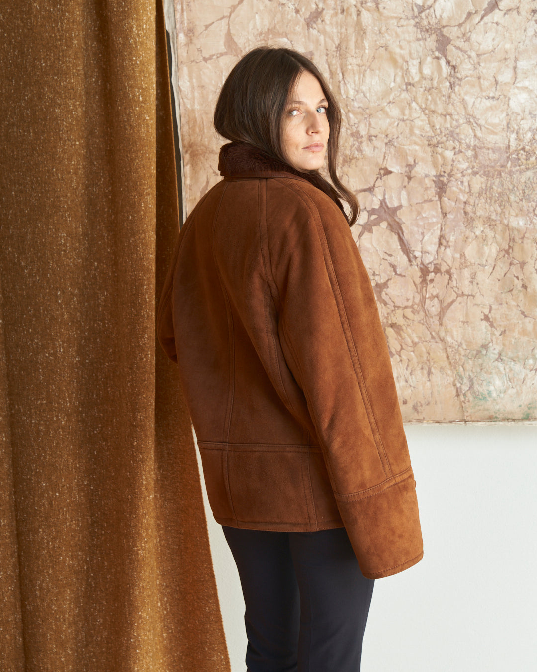 Montone marrone bruciato corto