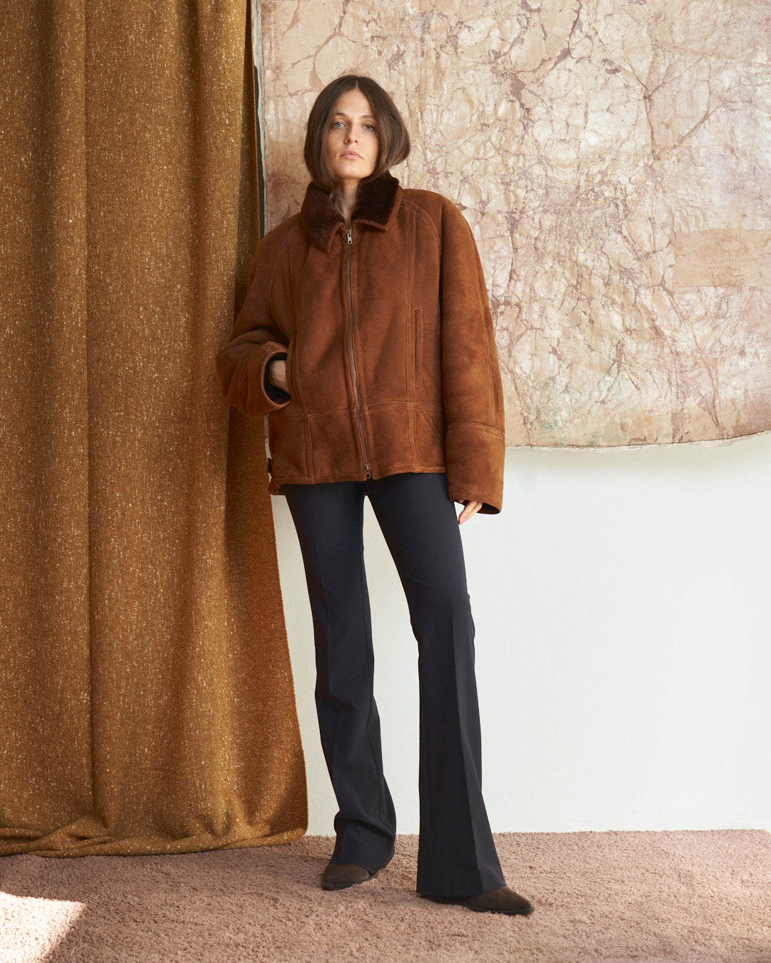 Montone marrone bruciato corto