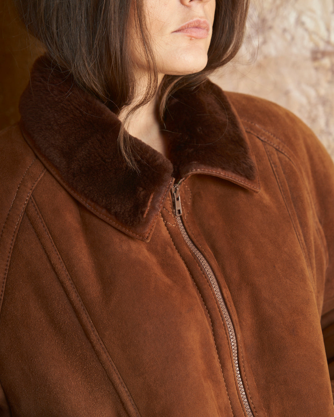 Montone marrone bruciato corto