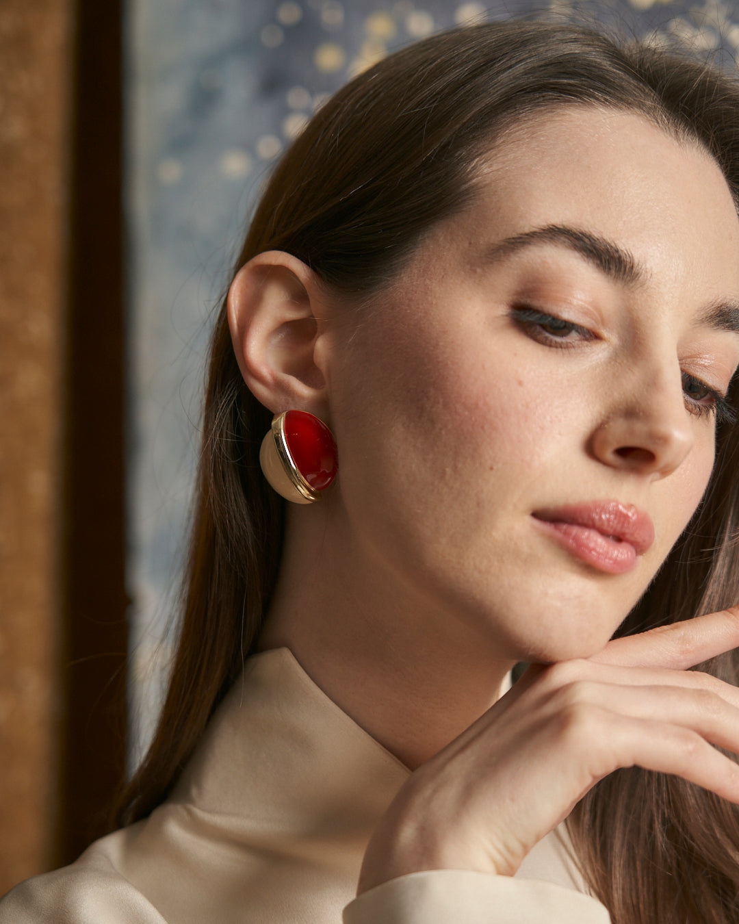 Orecchini smaltati con foro bicolor rosso e beige