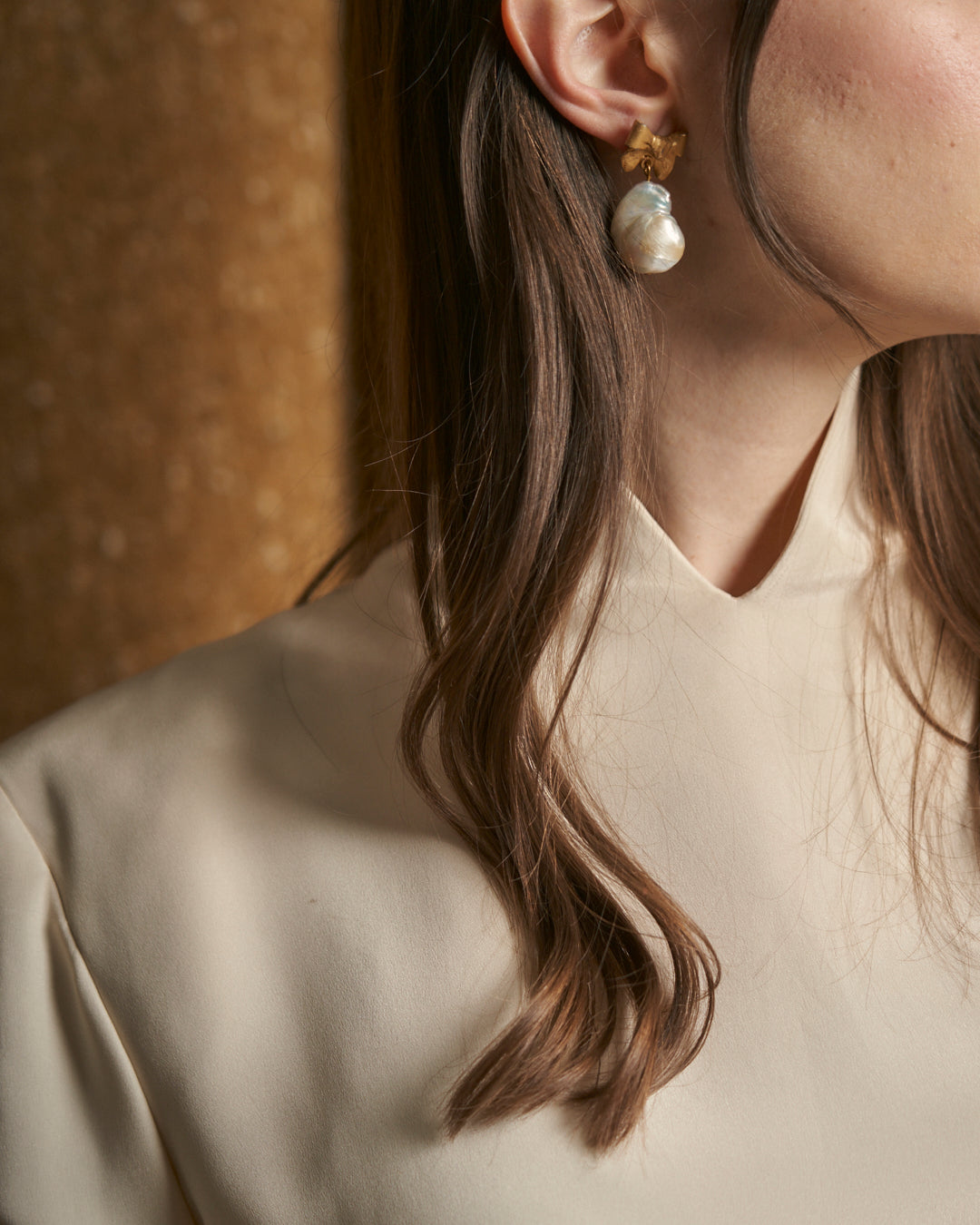 Orecchini fiocco pendenti madreperla