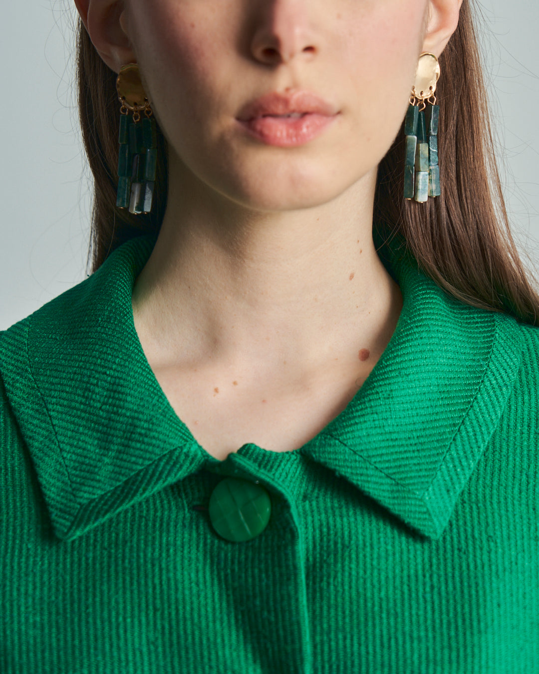 Orecchini dorati con pietre dure verdi