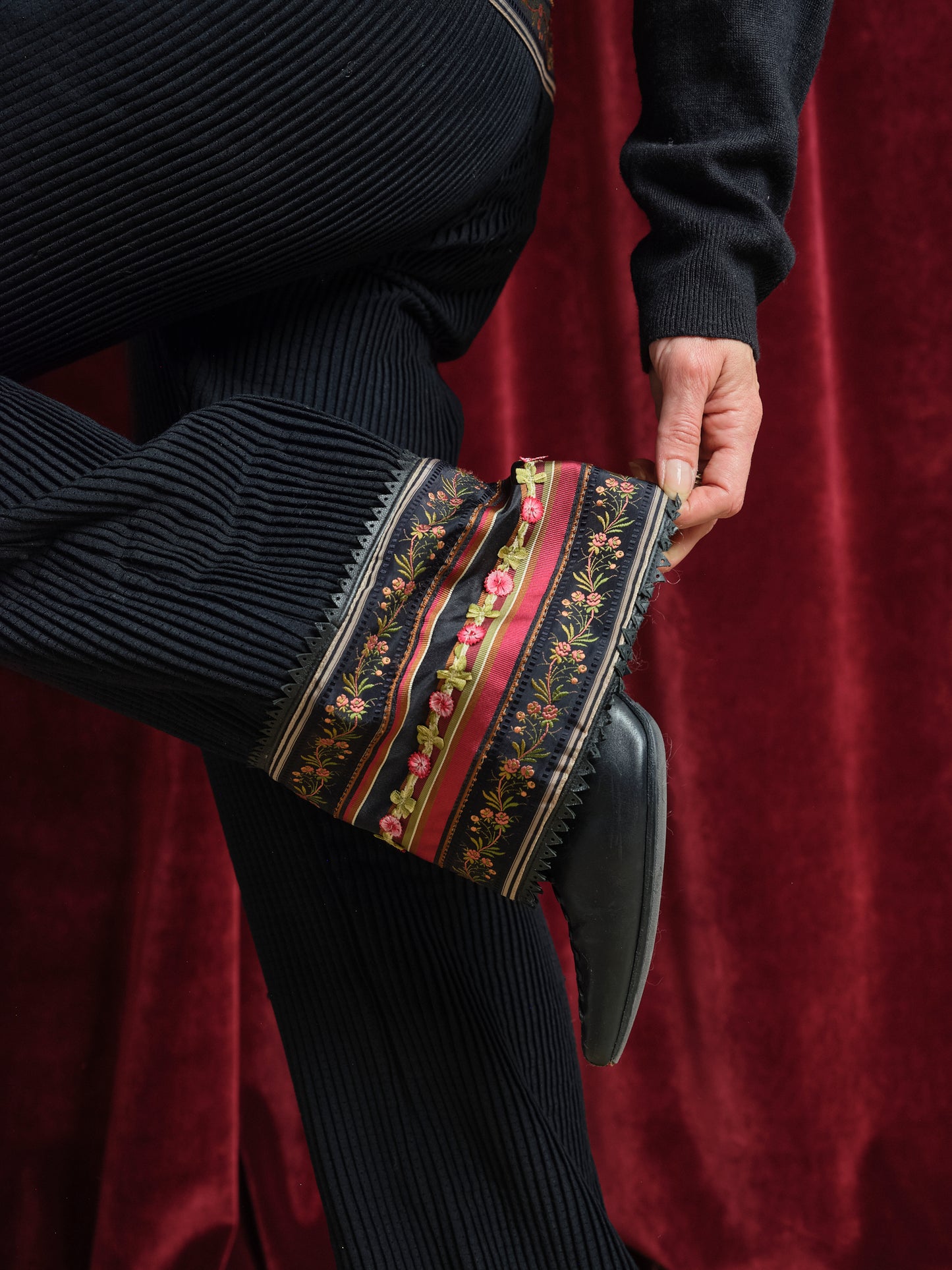 Pantalone Antonio Berardi plissettati con passamanerie
