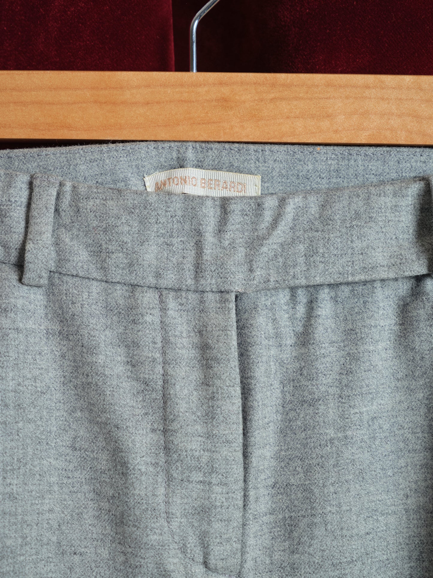 Pantaloni Antonio Berardi in lana con risvolto al fondo