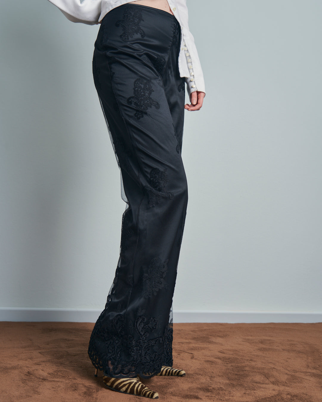 Pantaloni La Perla in pizzo, raso e ciniglia neri svasati