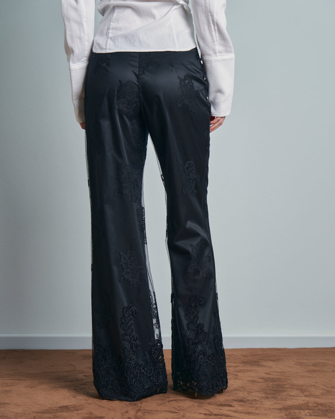 Pantaloni La Perla in pizzo, raso e ciniglia neri svasati