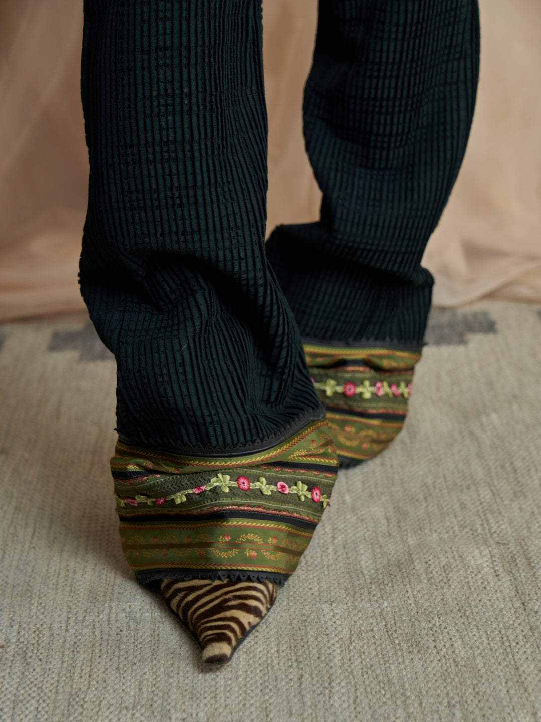 Pantaloni Antonio Berardi Plissettati con passamanerie e inserti pelle