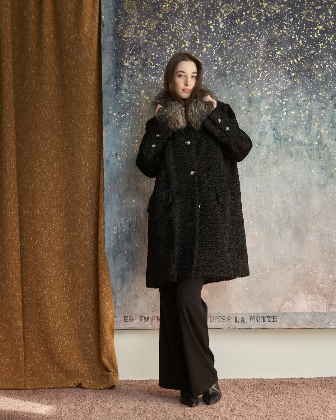 Pelliccia anni 60 astrakan e collo in volpe con doppio spacco dietro