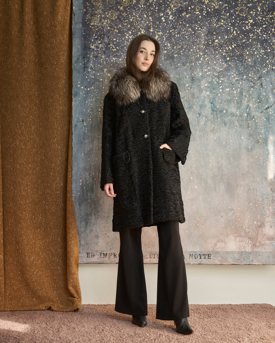 Pelliccia anni 60 astrakan e collo in volpe con doppio spacco dietro