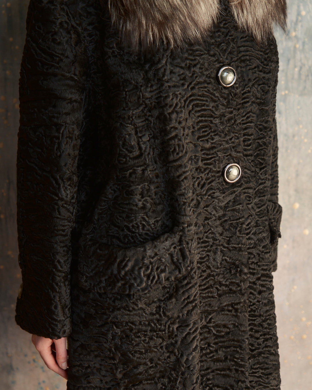 Pelliccia anni 60 astrakan e collo in volpe con doppio spacco dietro