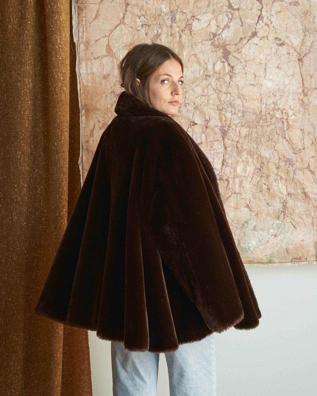 Pelliccia ecologica anni 80 marrone cioccolato a ruota