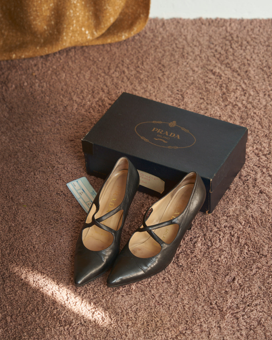 Scarpe Prada vintage in pelle con incrocio