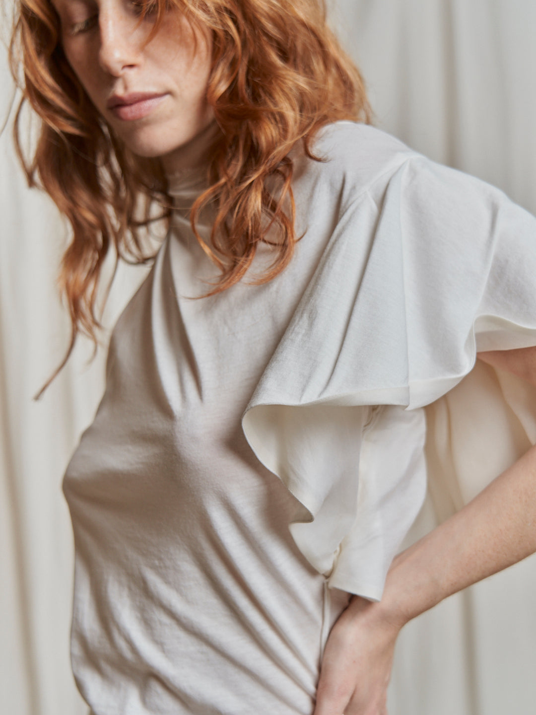 Top Lanvin anni 2000 con spalle asimmetriche inserti in seta