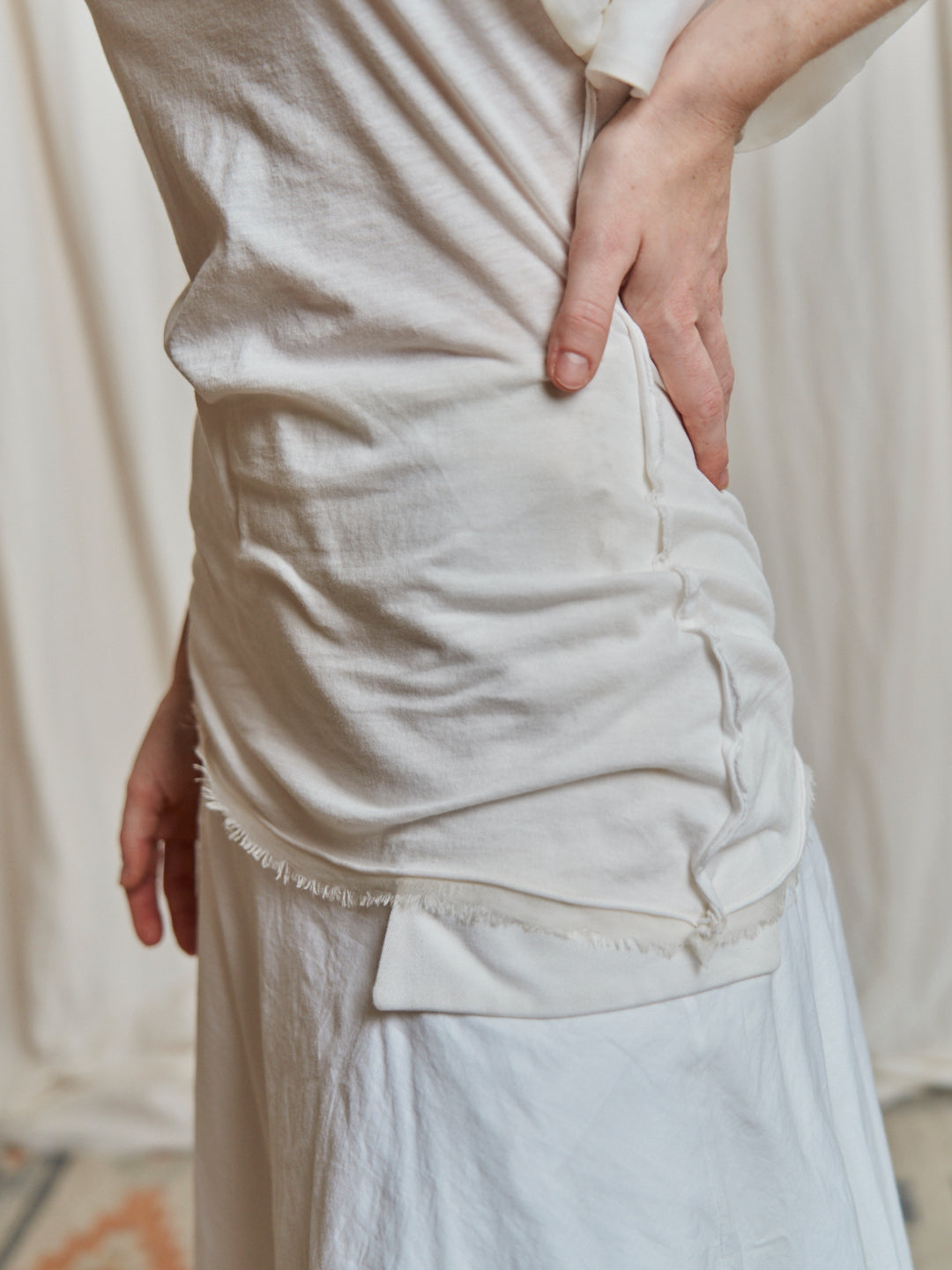 Top Lanvin anni 2000 con spalle asimmetriche inserti in seta