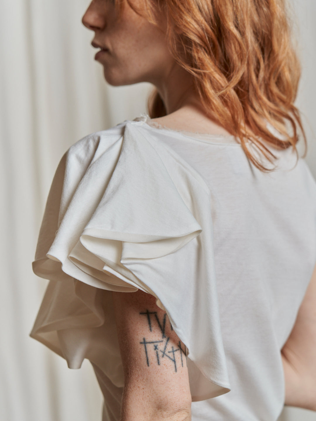 Top Lanvin anni 2000 con spalle asimmetriche inserti in seta