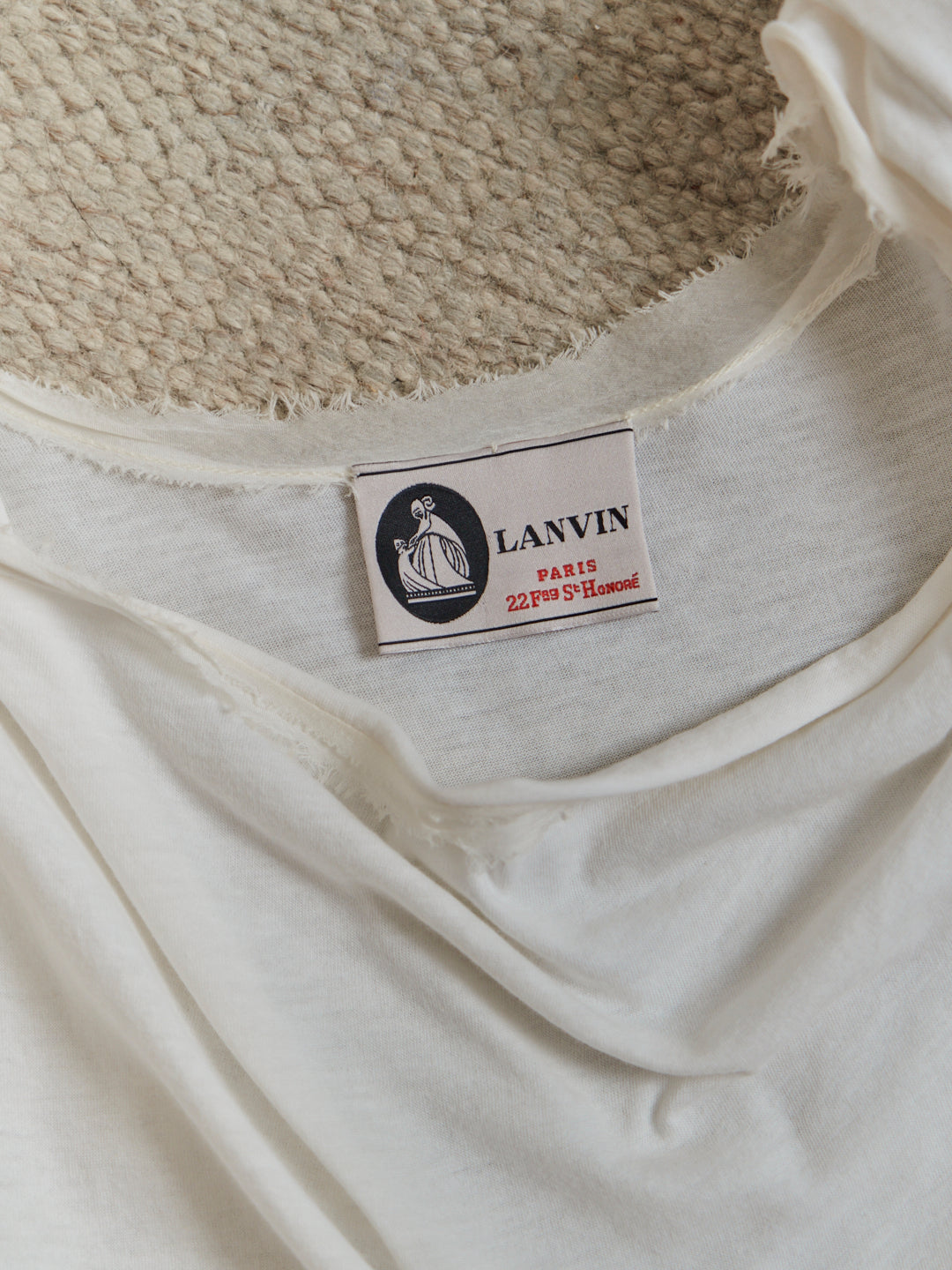 Top Lanvin anni 2000 con spalle asimmetriche inserti in seta