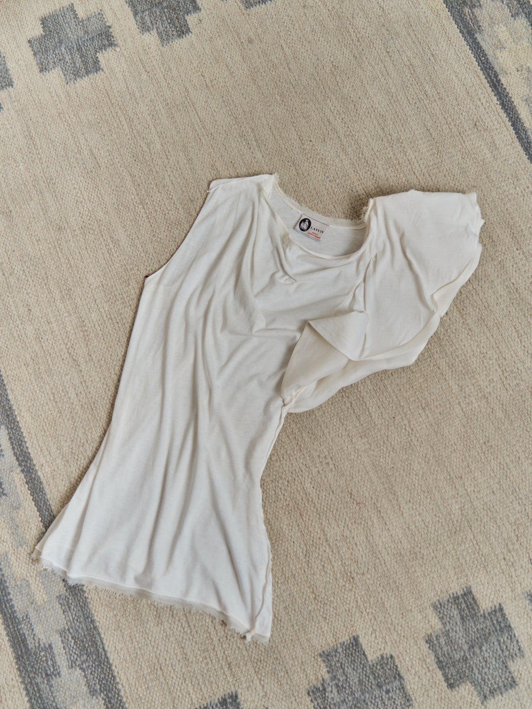 Top Lanvin anni 2000 con spalle asimmetriche inserti in seta