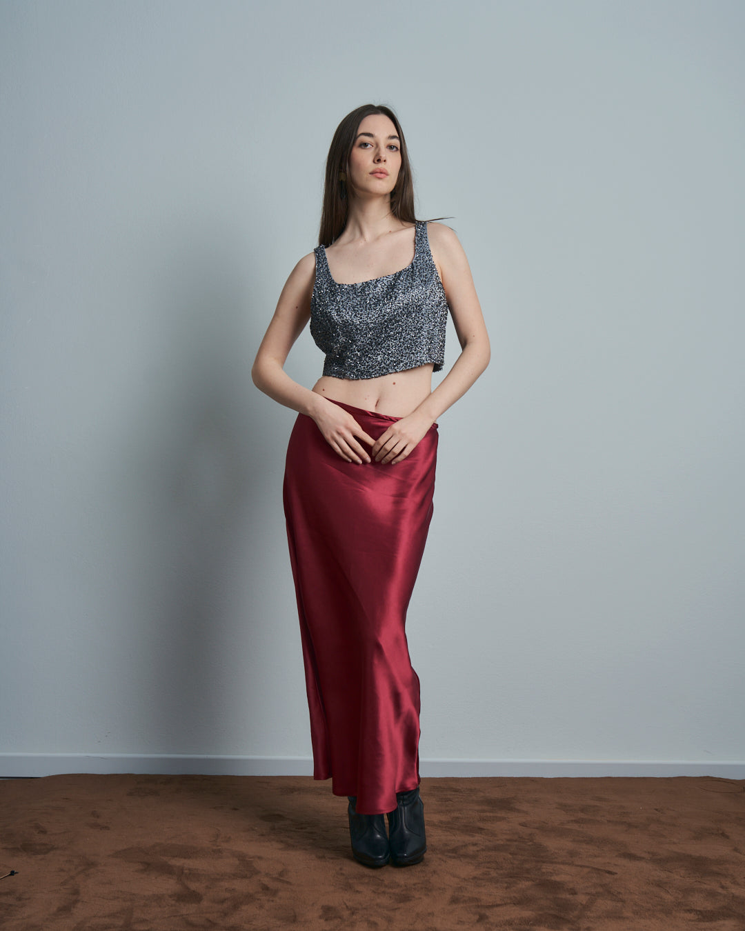 Top con perline grigio corto