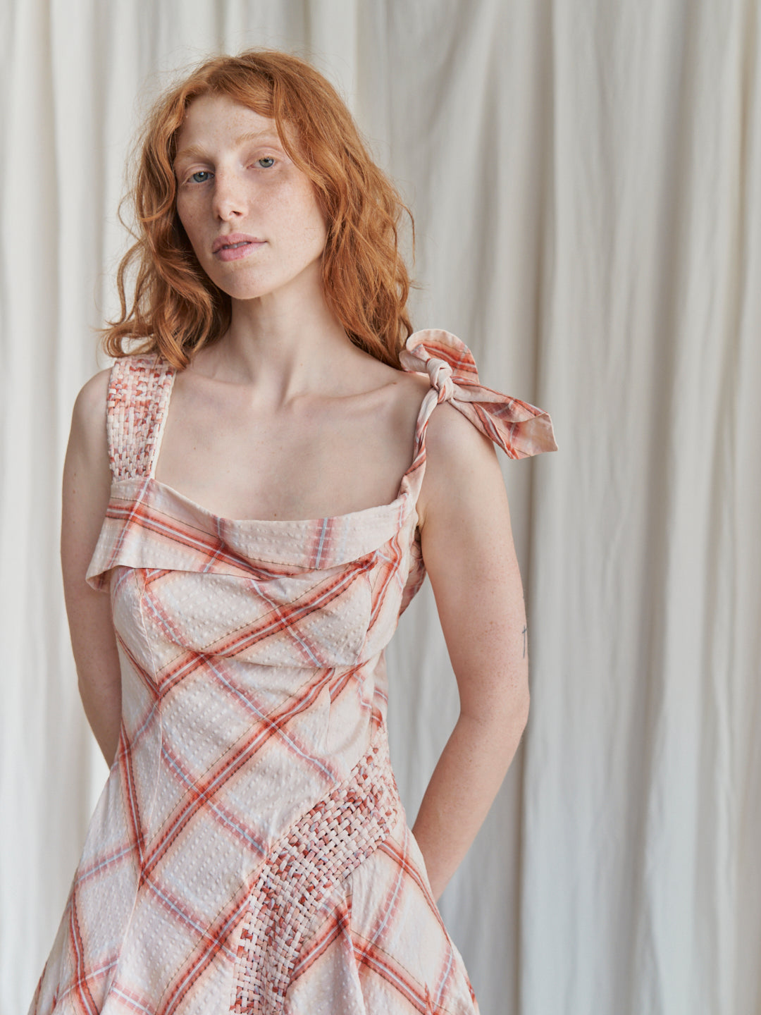 Abito Antonio Berardi ss1997 intrecciato a mano con balze a palloncino